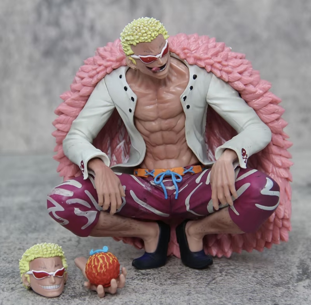 Figura Donquixote Doflamingo vista lateral